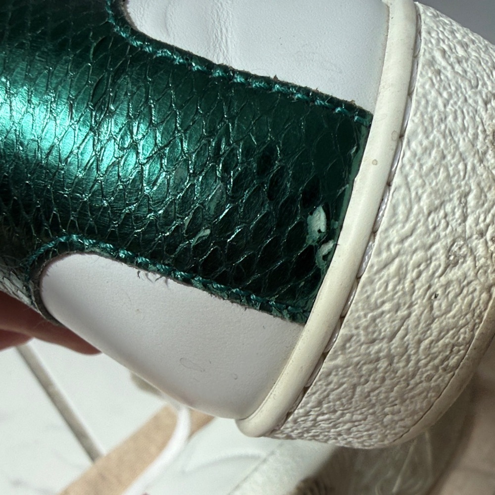 Gucci White Leather Sneakers with Red and Green Accents - Picture 10 of 11